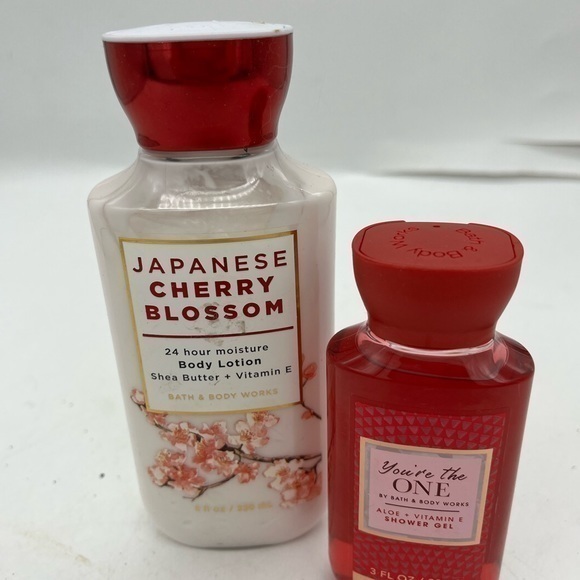 NWT Bath & Body Works 24 Hour Moisture Body Lotion And Shower Gel Bundle - Picture 4 of 7